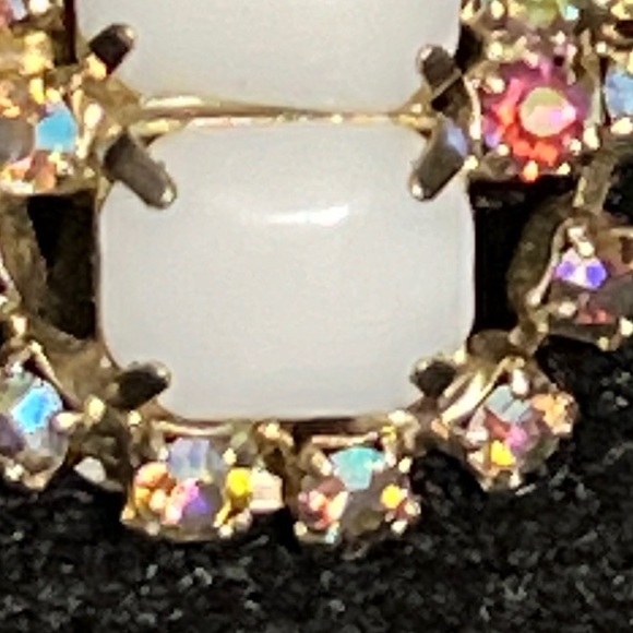 Beautiful Vintage Large Oval Clip On Earrings - Picture 6 of 9